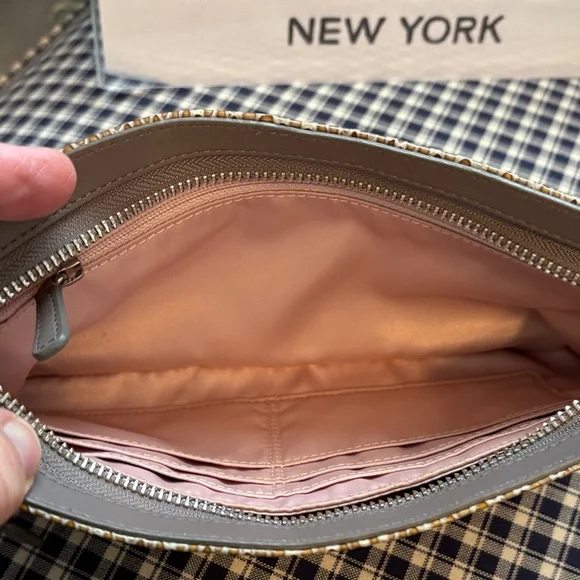 Coach Madison wristlet, limited edition in a  pleated satin design - Picture 7 of 14